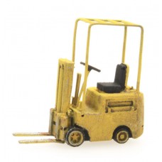 316048 Painted Forklift Yellow (N scale 1/160th)