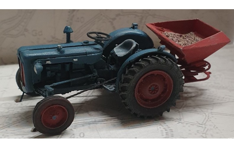 387347 Painted Ford Dexta Tractor & Broadcast Spredder (OO/HO Scale 1/87th)