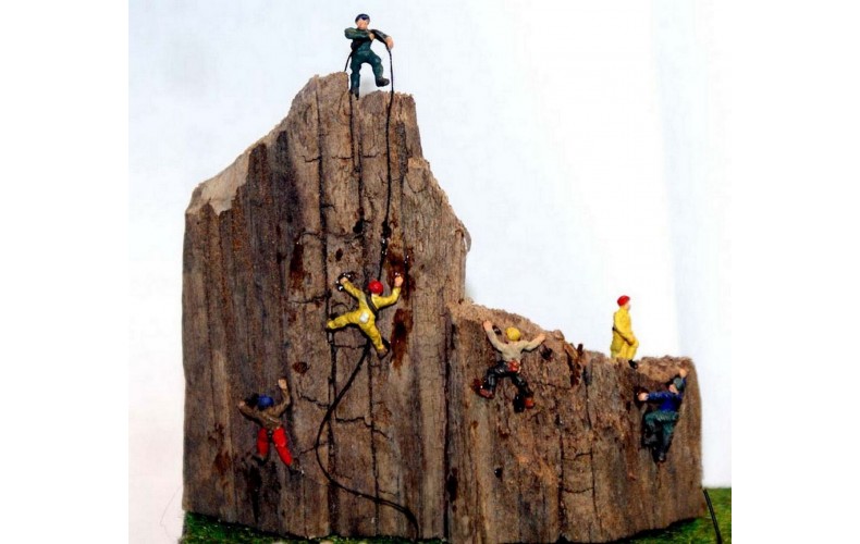 A104p Painted 6 ass Rock Climbers N Scale 1:148