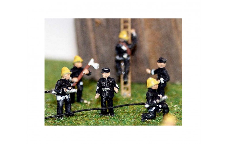 A106p Painted Fire Fighters 50's N Scale 1:148