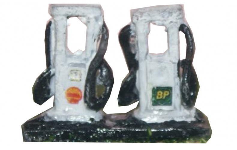 A128 2 x Modern Petrol Pumps with artwork Unpainted Kit N Scale 1:148