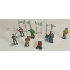 A133 6 x Golfing Figures & 2 Golf trolley Unpainted Kit (N scale 1/148th)