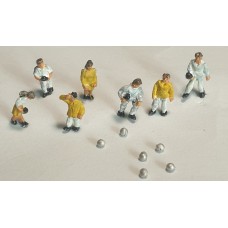 A134 7 Lawn Bowls Figures and Bowls (N scale 1/148th)