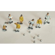 A134 7 Lawn Bowls Figures and Bowls Unpainted Kit (N scale 1/148th)