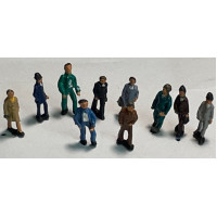 A136 10x Assorted Figures - Men Unpainted Kit (N scale 1/148th)