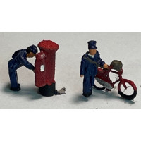 A138 Postman & Bike, Postman /Pillar Box (Open) Unpainted Kit (N scale 1/148th)