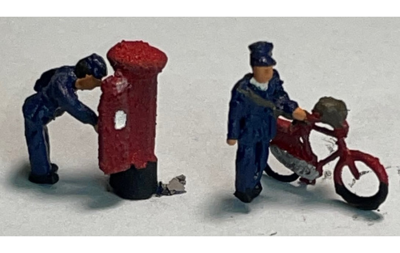 A138 Postman & Bike, Postman /Pillar Box (Open) Unpainted Kit (N scale 1/148th)