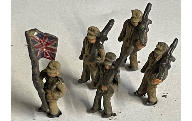 A140 Marching Soldiers Colour Party (5 Figures) Unpainted Kit ( N Scale 1/148th)