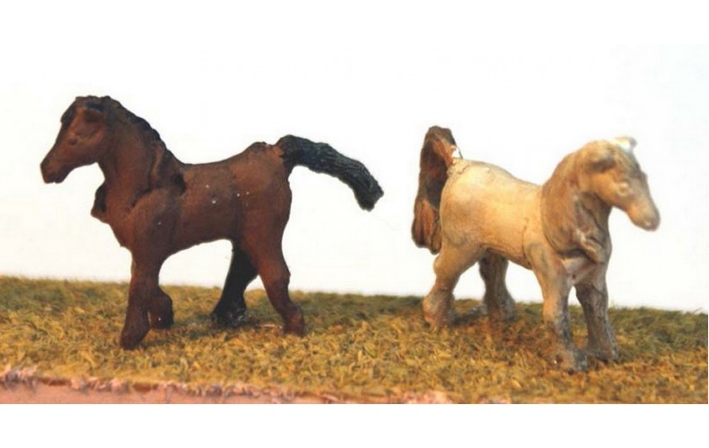 A59 2 Unharnessed horses Unpainted Kit N Scale 1:148