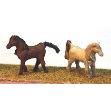 A59p Painted 2 Plain Horses (unharnessed)  N Scale 1:148