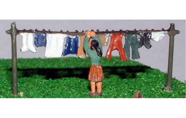 A62p Painted Washing Line & Figure  N Scale 1:148