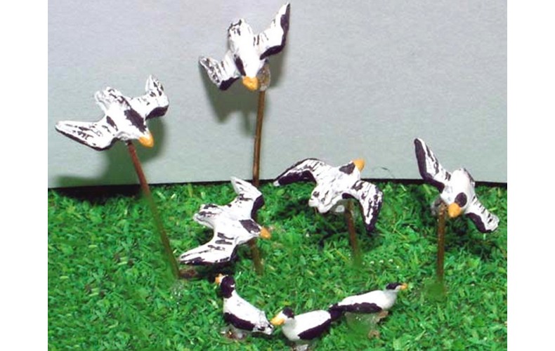 A65 8 Seagulls- 5 flying, 3 standing Unpainted Kit N Scale 1:148