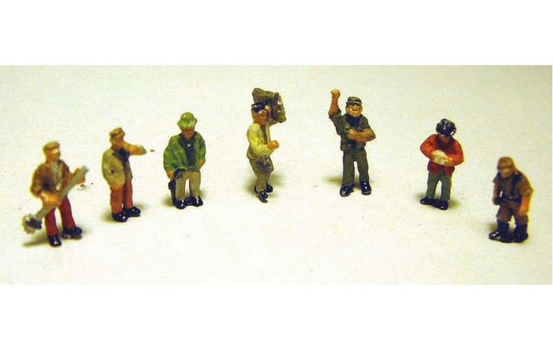 A95 7 x Figures in working poses Unpainted Kit N Scale 1:148
