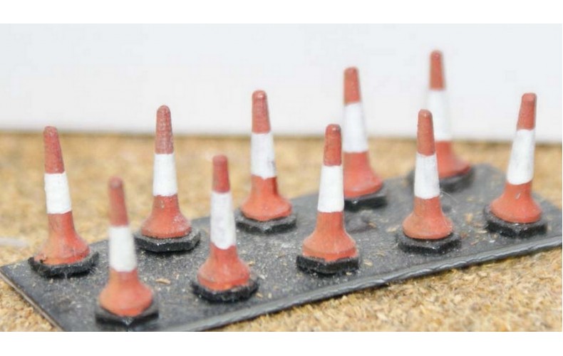 F112 10 Road Traffic cones F112 Unpainted Kit OO Scale 1:76