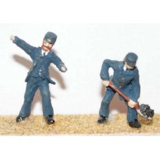 F118 2 Loco Crew - Victorian/Edwardian Unpainted Kit OO Scale 1:76 