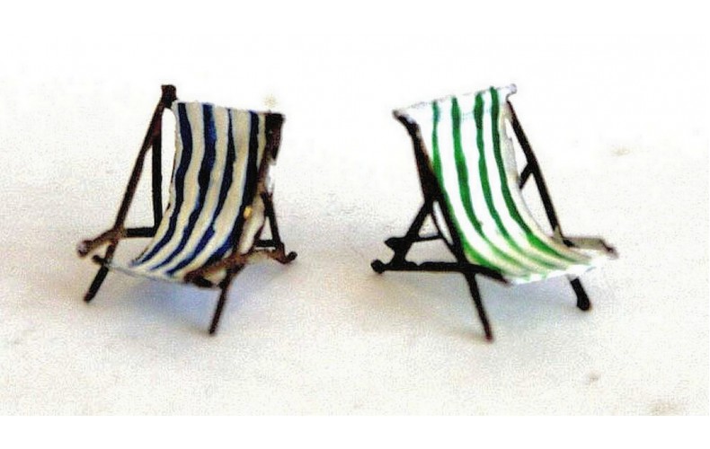 F121a 2 Empty deckchairs F121a Unpainted Kit OO Scale 1:76