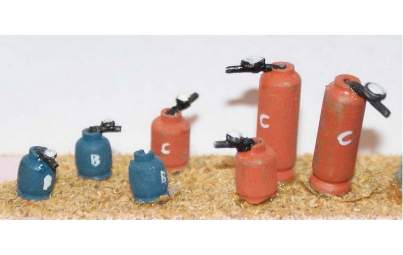 F122 6 assorted Calor Gas Cylinders F122 Unpainted Kit OO Scale 1:76