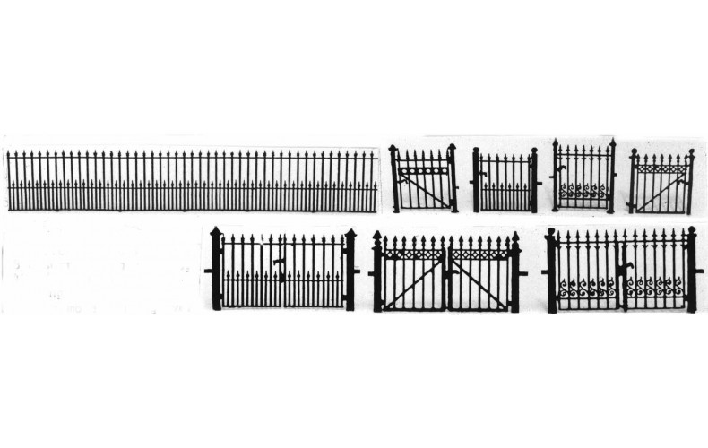F126 Fencing - spear, gates single & double F126 Unpainted Kit OO Scale 1:76