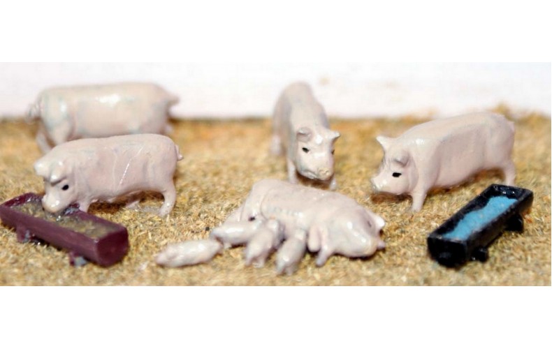 F127 5 ass. Pigs, 4 piglets & feed trough Unpainted Kit OO Scale 1:76
