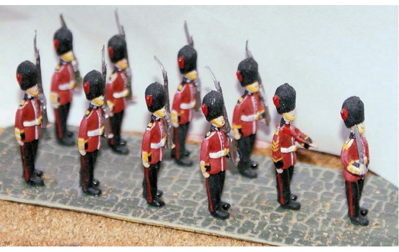 F12 10 Guards marching Unpainted Kit OO Scale 1:76 
