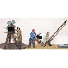 F151 Film Camera and Sound Crew Unpainted Kit OO Scale 1:76 