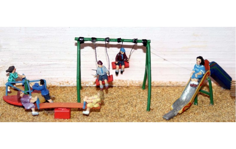 F152 Childrens Playground scene Unpainted Kit OO Scale 1:76 
