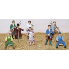 F154 8 assorted Farm figures Unpainted Kit OO Scale 1:76 