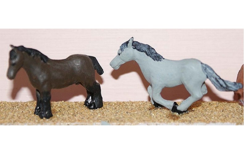 F159p Painted 2 x Plain Horses (no harness) OO Scale 1:76