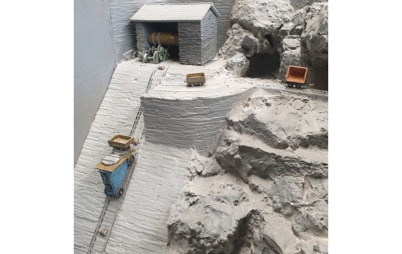 F161b Slate Cliff Railway & Winding House Unpainted kit (009/OO Scale 1/76th)