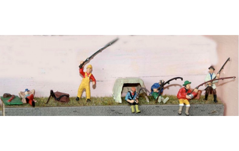F163 Fisherman & Equip (rods,box & shelter)  Unpainted Kit OO Scale 1:76 