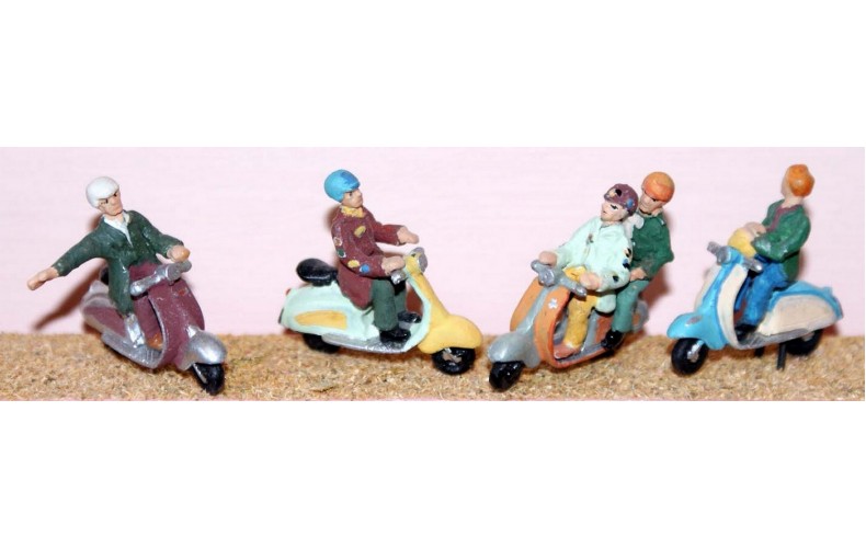 F164 4 ass. Scooters & riders (Mods)  Unpainted Kit OO Scale 1:76 