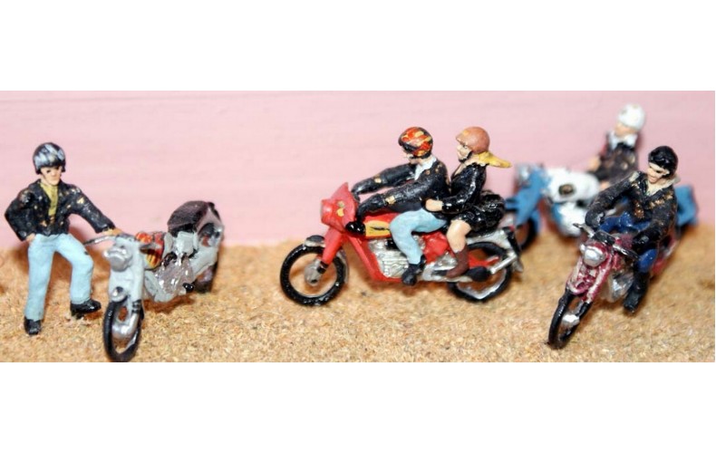 F165 4 ass. Motorcycles & riders (Rockers) Unpainted Kit OO Scale 1:76 