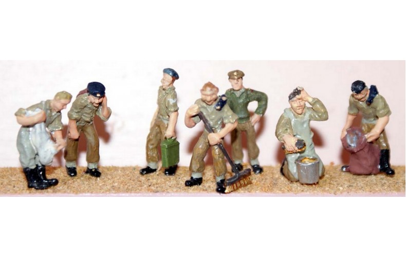 F170a Army personnel - On Fatigues 40/50's Unpainted Kit OO Scale 1:76 