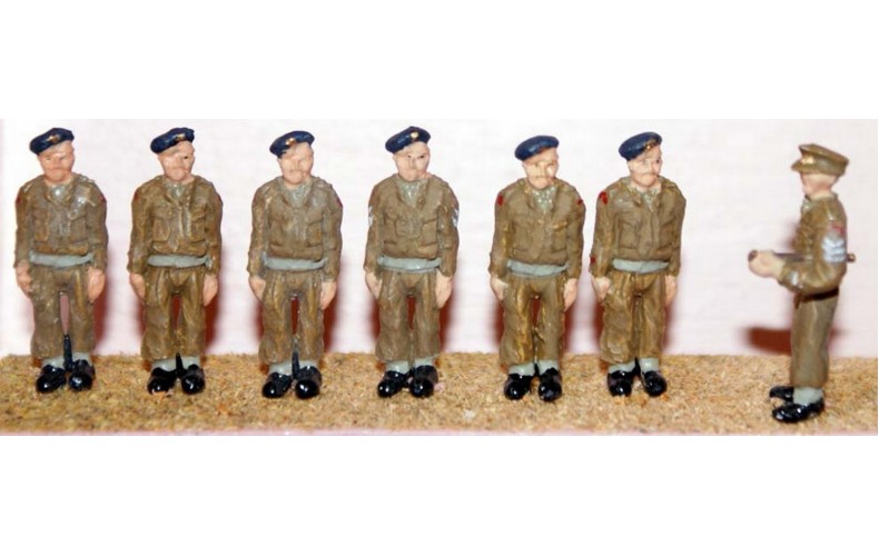 F170b Army personnel - On Parade-Attention Unpainted Kit OO Scale 1:76 