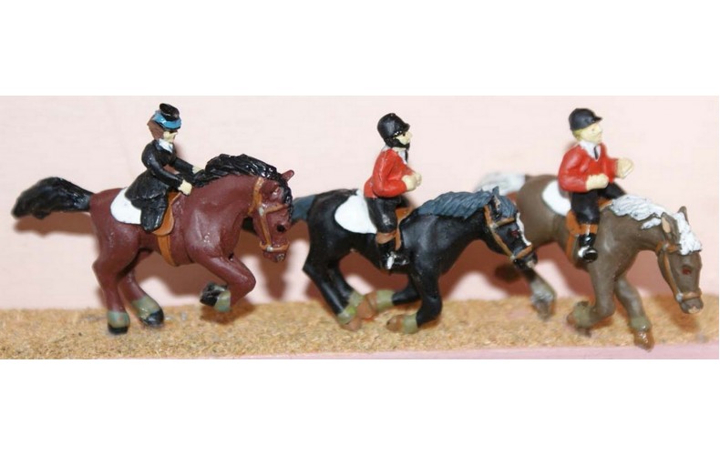 F183 3 Horses & Riders (galloping/jumping) Unpainted Kit OO Scale 1:76 