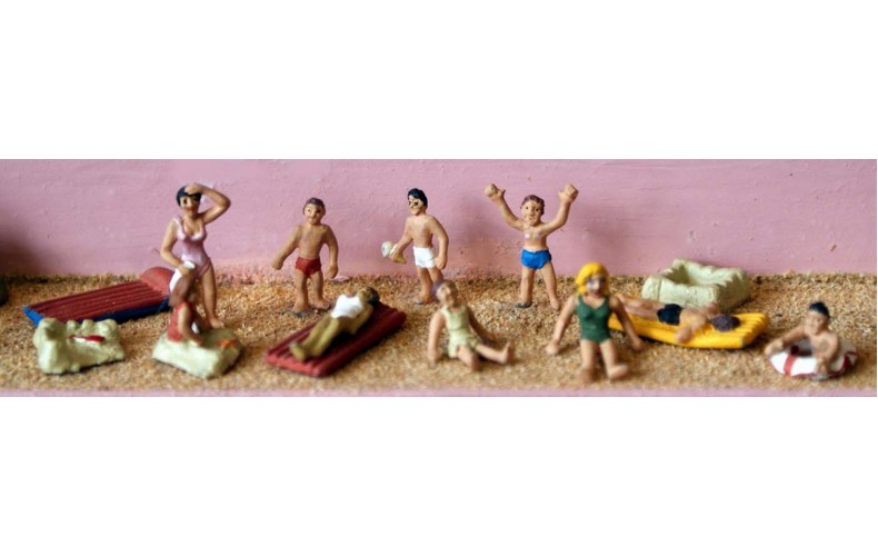 F192 Beach Set Inc figs,lilo's sandcastle's etc Unpainted Kit OO Scale 1:76 