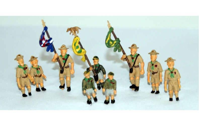 F197b pre 50's Cub/Scouts & flag bearers Unpainted Kit OO Scale 1:76 