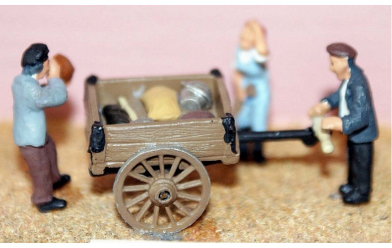 F199 3 Council Workers and Hand Cart Unpainted Kit OO Scale 1:76 