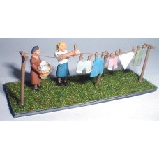 F212p Painted Washing Line and figures OO 1:76 Scale Model Kit