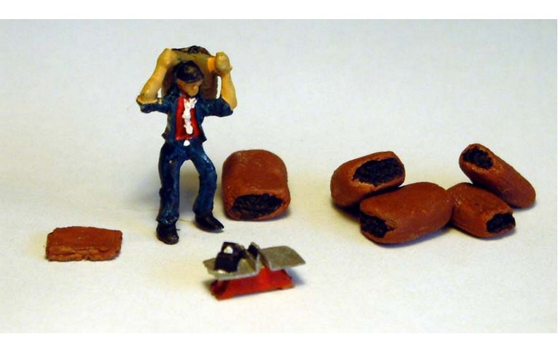 F235 Coalman Scales and coal sacks Unpainted Kit OO Scale 1:76 