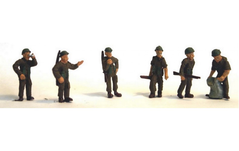 F252 6 WW2 Army Figures Relaxed poses Unpainted Kit OO Scale 1:76 