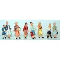 F257 8 assorted Walking Women Unpainted Kit OO Scale 1:76 