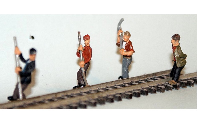 F260 4 Lineside men set2 3 track straighteners + pickaxe Unpainted Kit OO Scale 1:76 