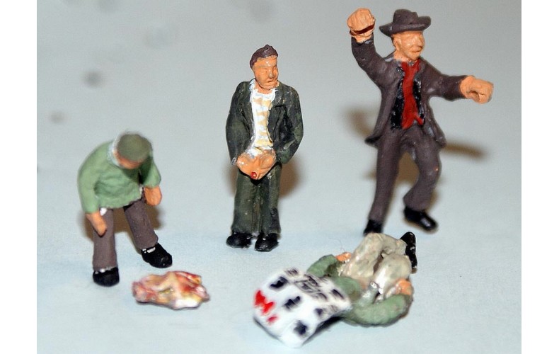 F262 4 drunks/wino's dancing, pukeing, peeing and sleeping Unpainted Kit OO Scale 1:76 