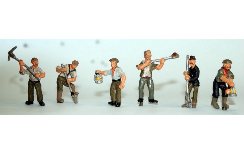 F264 6 ass Gravediggers. Pick, shovel and lamp holders Unpainted Kit OO Scale 1:76 