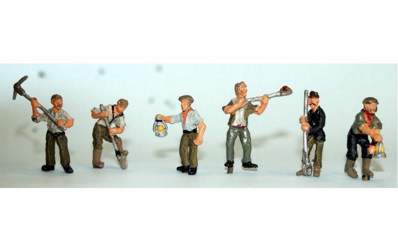 F264p Painted 6 x Gravediggers workers OO 1:76 Scale Model Kit