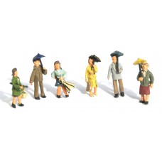 F274p Painted 6 x People with Umbrellas OO 1:76 Scale Model Kit