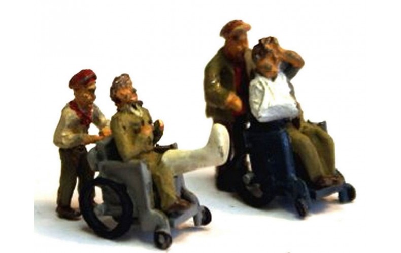 F288 2 Wheelchairs Patients and 2 pushing Unpainted Kit OO Scale 1:76 