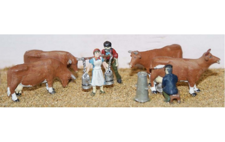 F30 Dairy Scene inc. Cows, Milkmaid etc Unpainted Kit OO Scale 1:76 