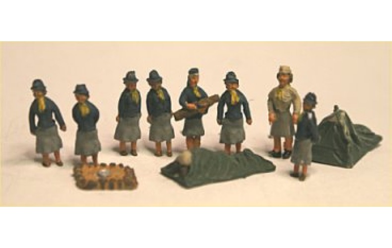 F313 Girl Guides in Camp Unpainted kit (OO Scale 1/76th)